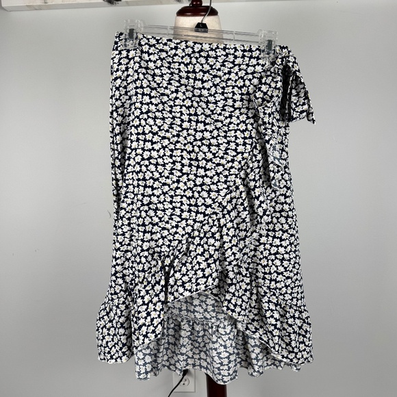 SHEIN Dresses & Skirts - Navy Floral Ruffle Side Tie Skirt